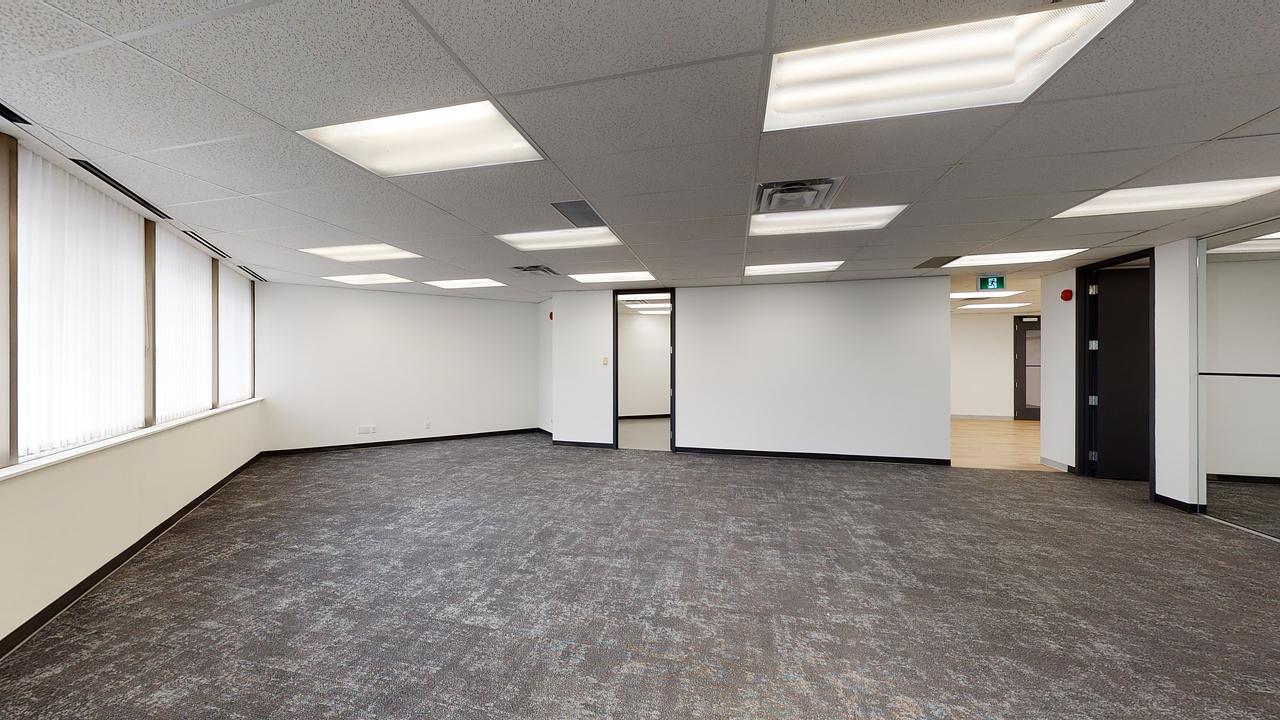800 - 30 Eglinton Avenue West, Mississauga, ON