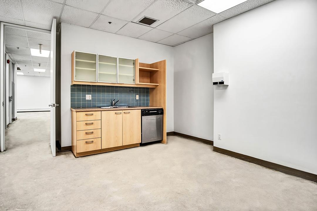 200 - 111 Peter Street, Toronto, ON