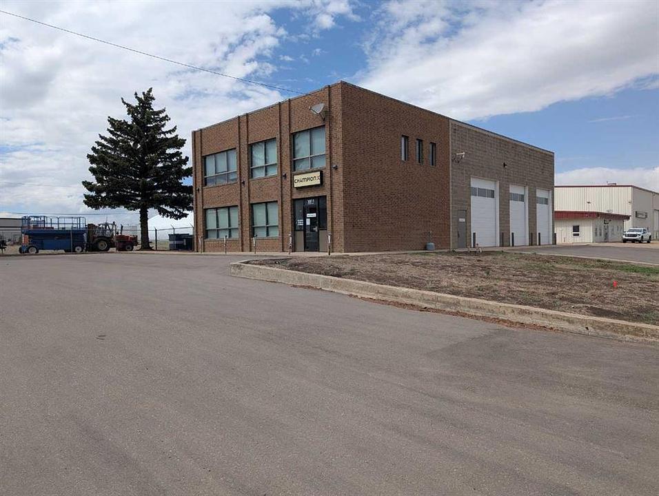 1811 Broadway Avenue East, Redcliff, AB