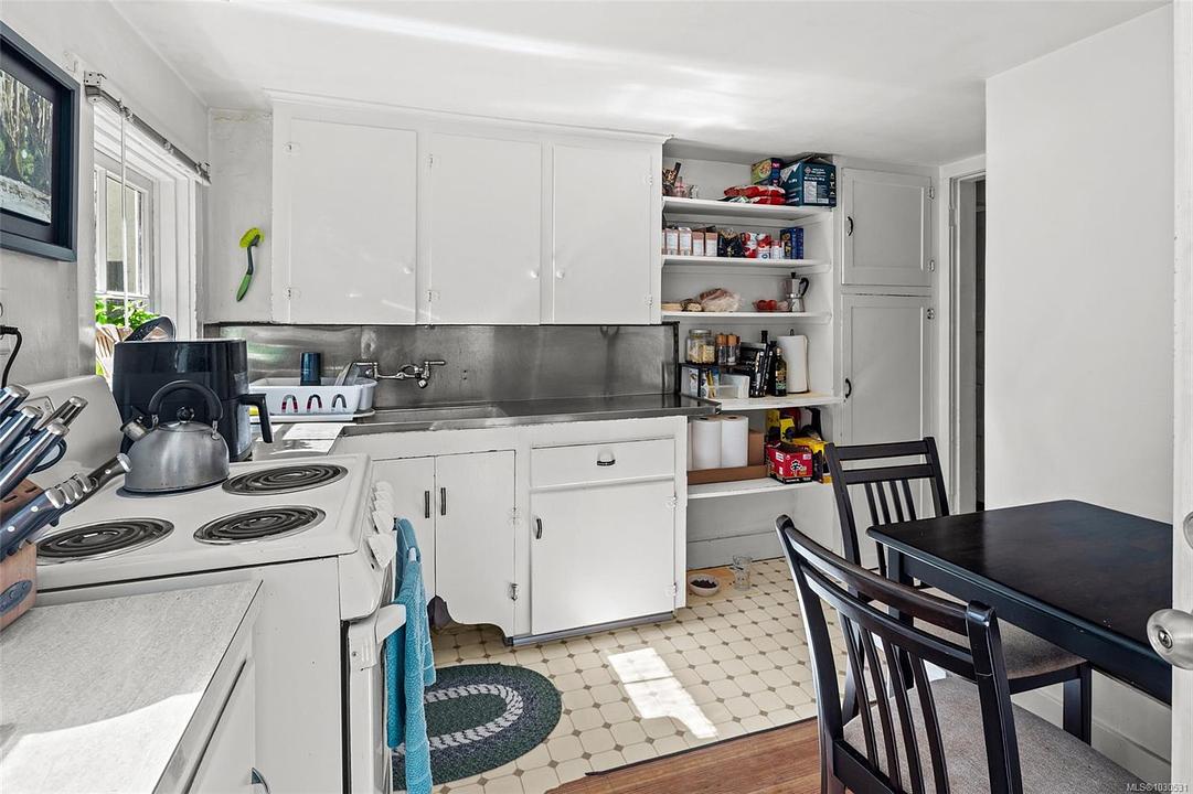1043 Belmont Avenue, Victoria, BC