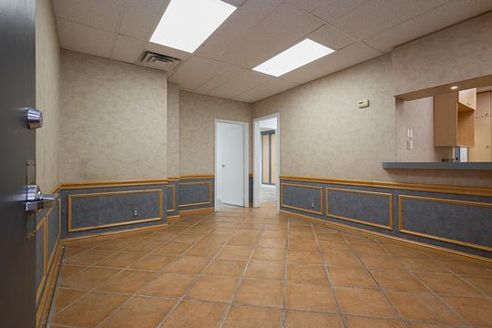 5881-5889 Cote des Neiges, Montreal, QC