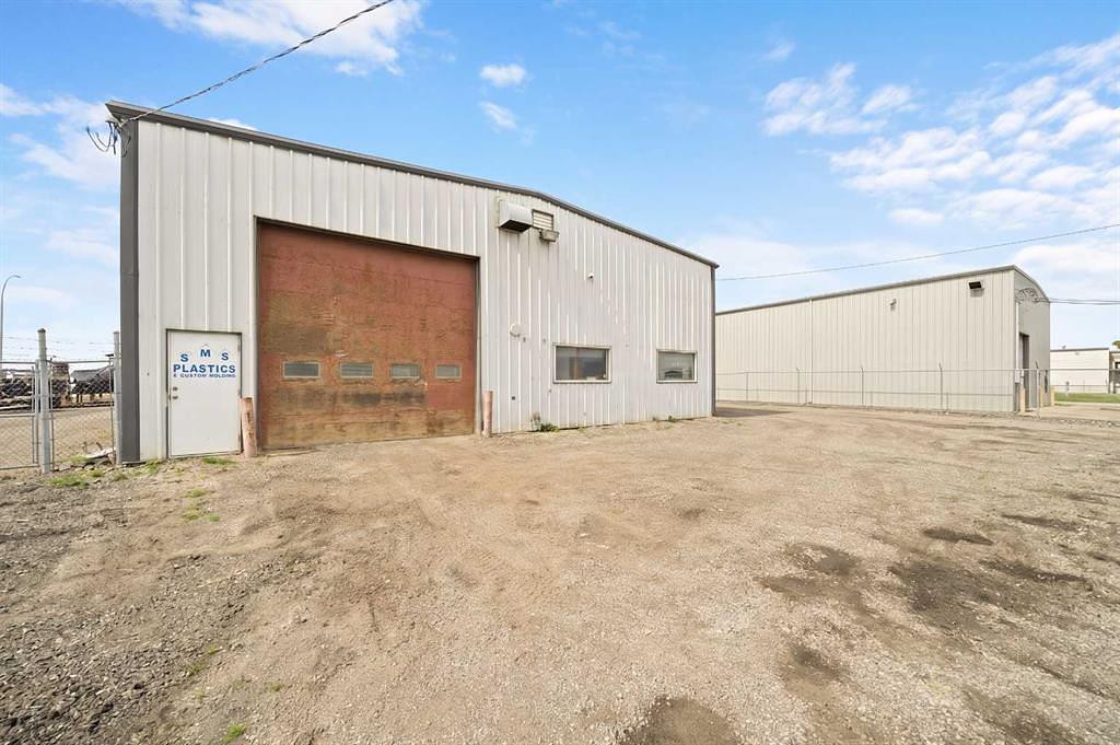 1020 Laut Avenue, Crossfield, AB
