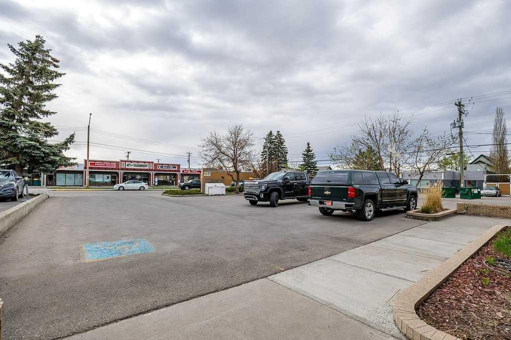 115b 4 Avenue West, Cochrane, AB