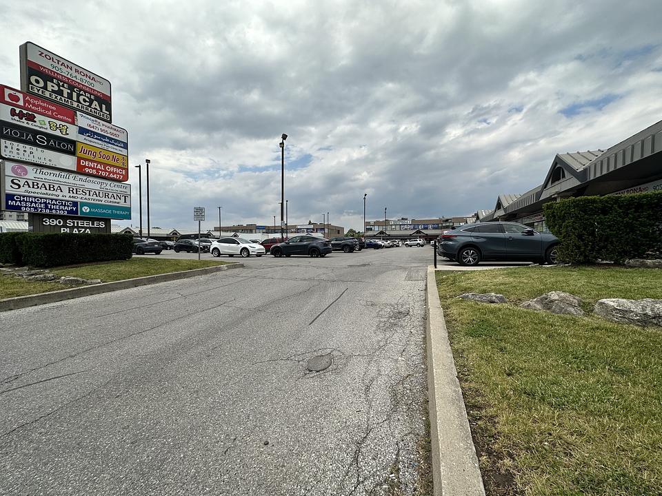 Unit 208 - 390 Steeles Avenue West, Vaughan, ON
