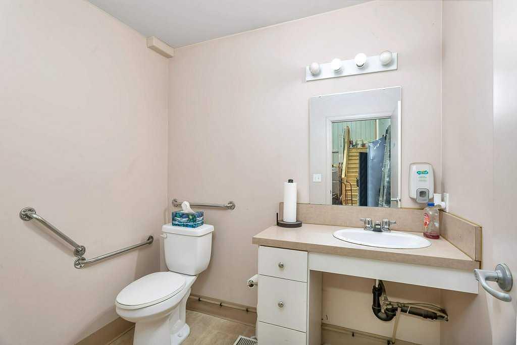 4911 50 Avenue, Eckville, AB