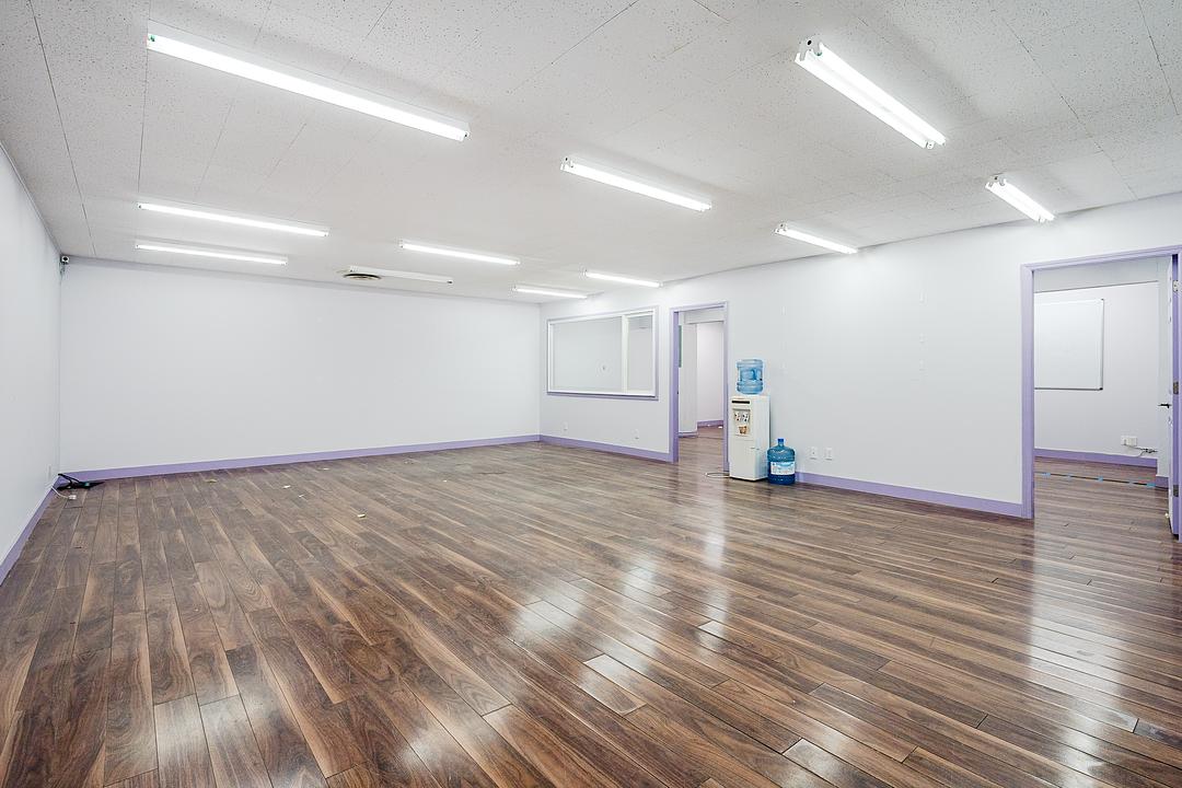 4725 Kingsway, Burnaby, BC