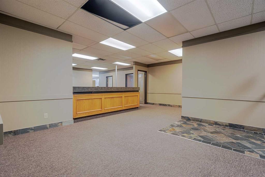 200 - 40 Elizabeth Street, Okotoks, AB
