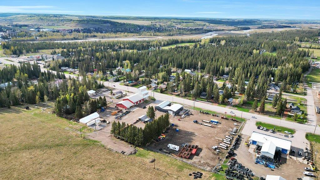 1101 Main Avenue East, Sundre, AB
