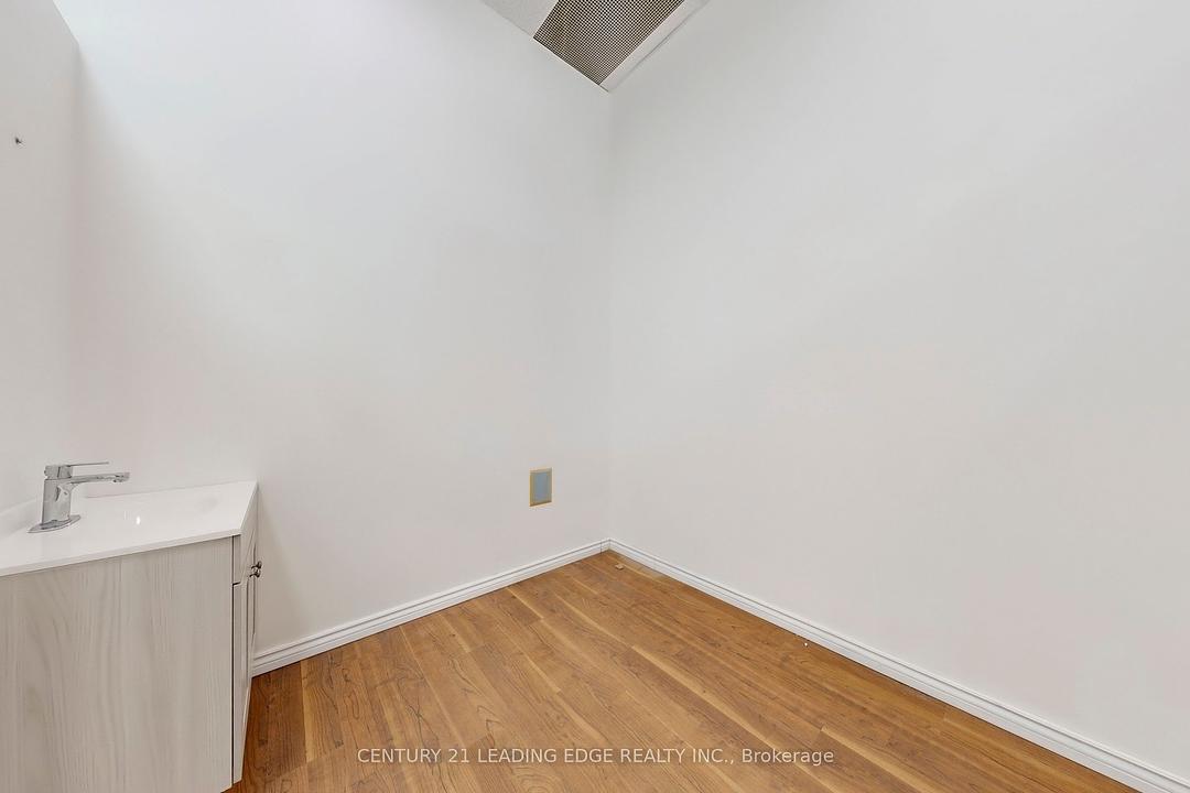 5 - 17080 Bathurst Street, Newmarket, ON