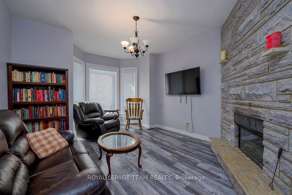 422 Donald B. Munro Drive, Ottawa, ON