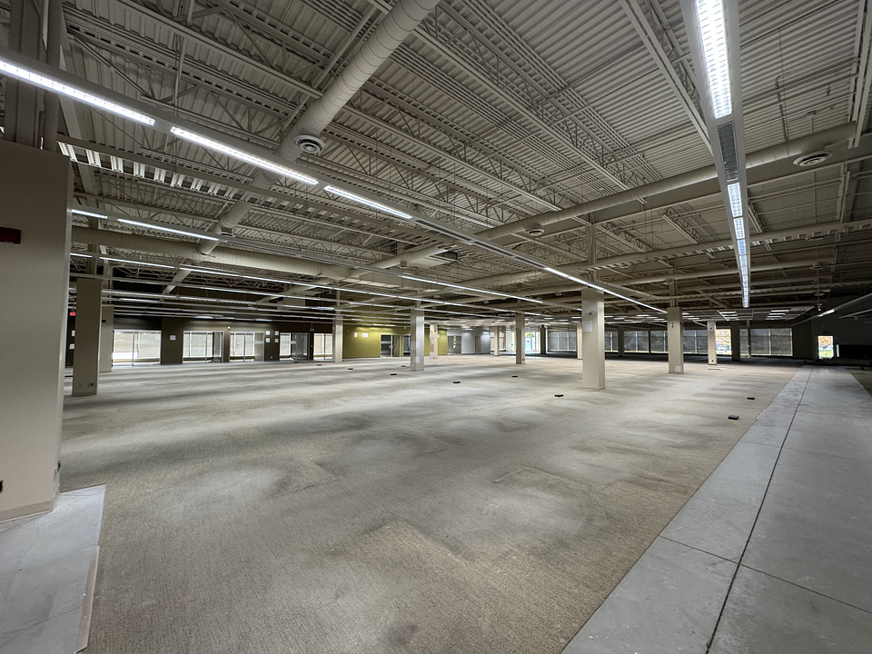 6 - 80 Courtneypark Drive West, Mississauga, ON