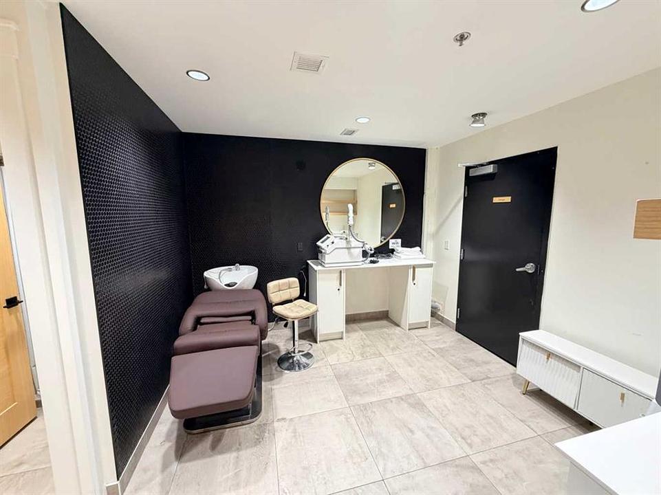 222 - 14 Avenue Southwest, Calgary, AB