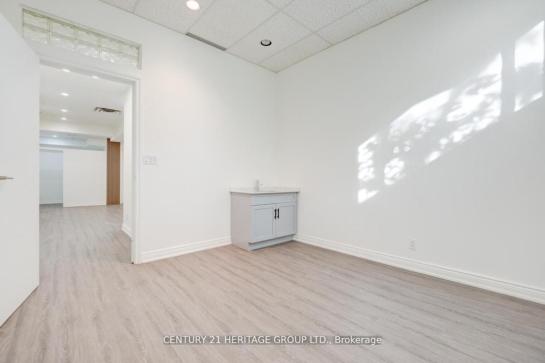 101 - 2900 Yonge Street, Toronto, ON