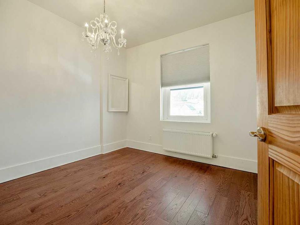 325 5 Street South, Lethbridge, AB