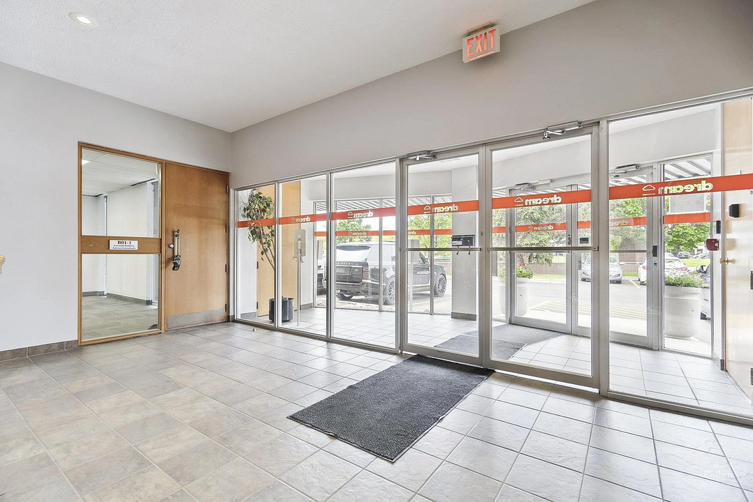 B01-1 - 845 Harrington Court, Burlington, ON