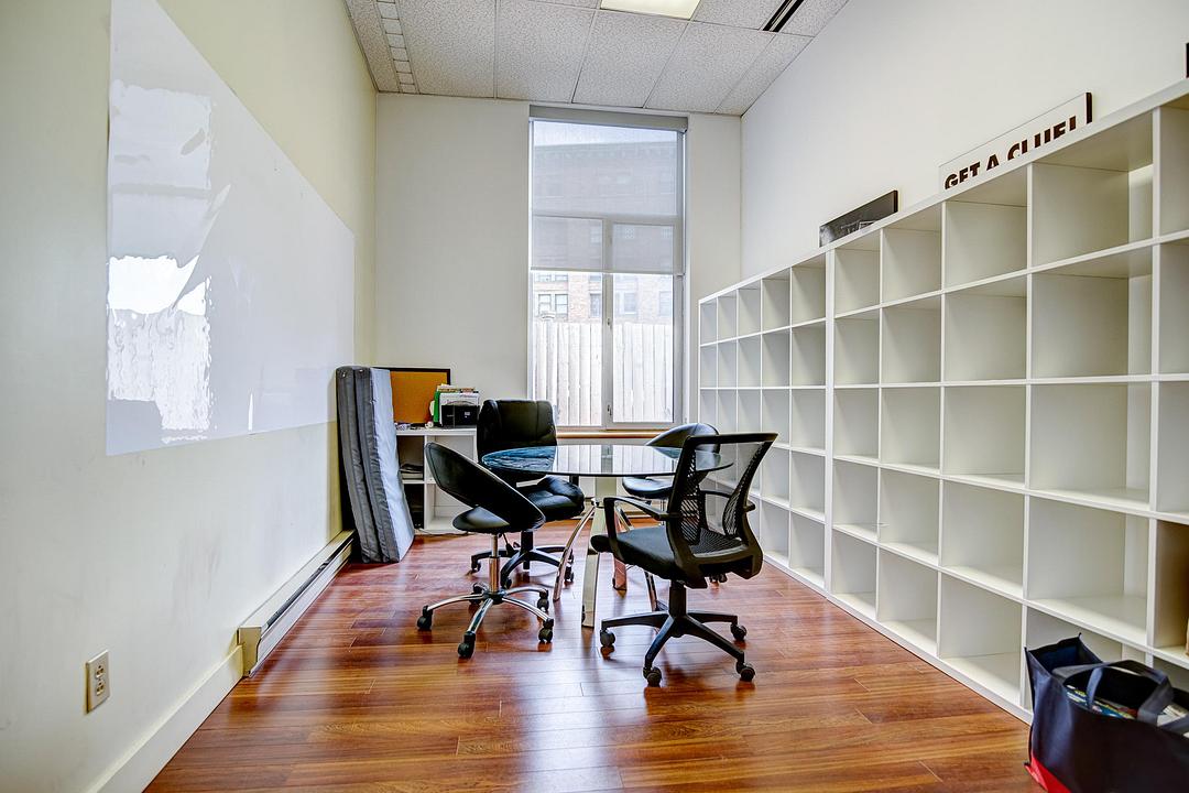 Office - 204 Rue Notre-Dame Ouest, Montréal, QC