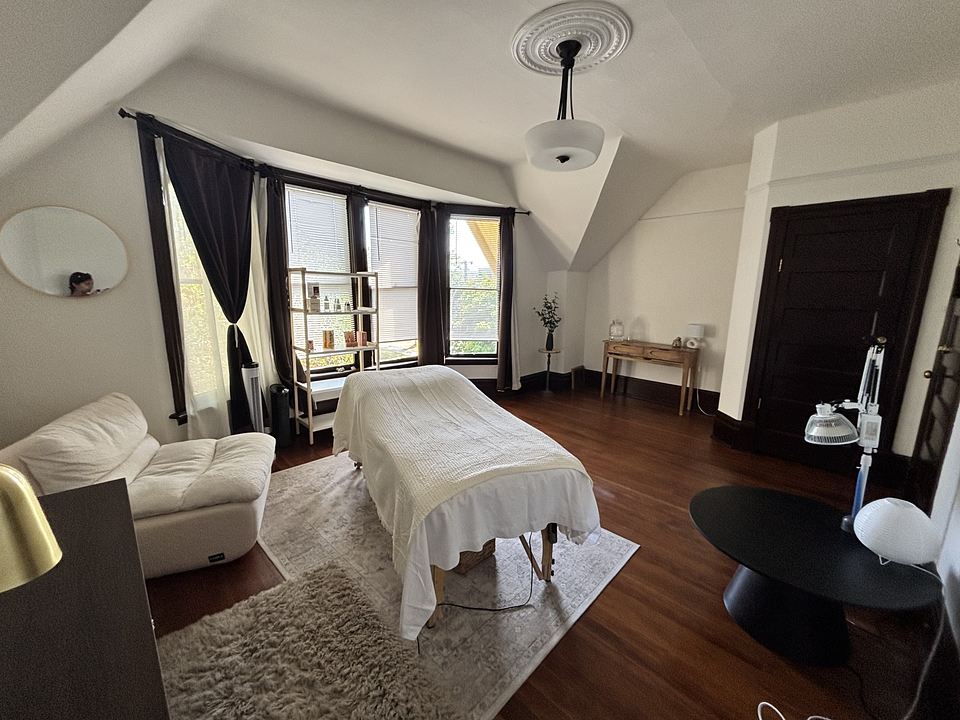 1005 Cook Street, Victoria, BC