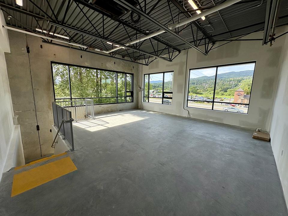 101 - 2660 Barnet Highway, Coquitlam, BC