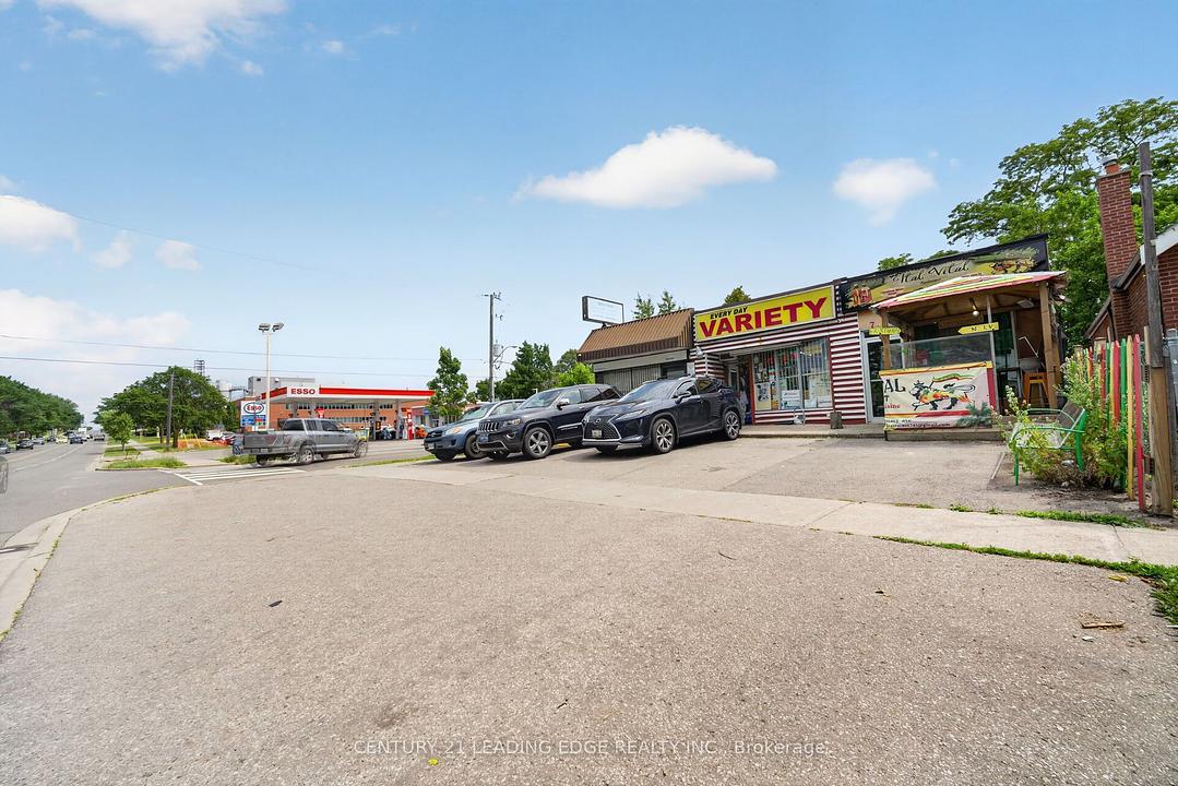 741 Pharmacy Avenue, Toronto, ON