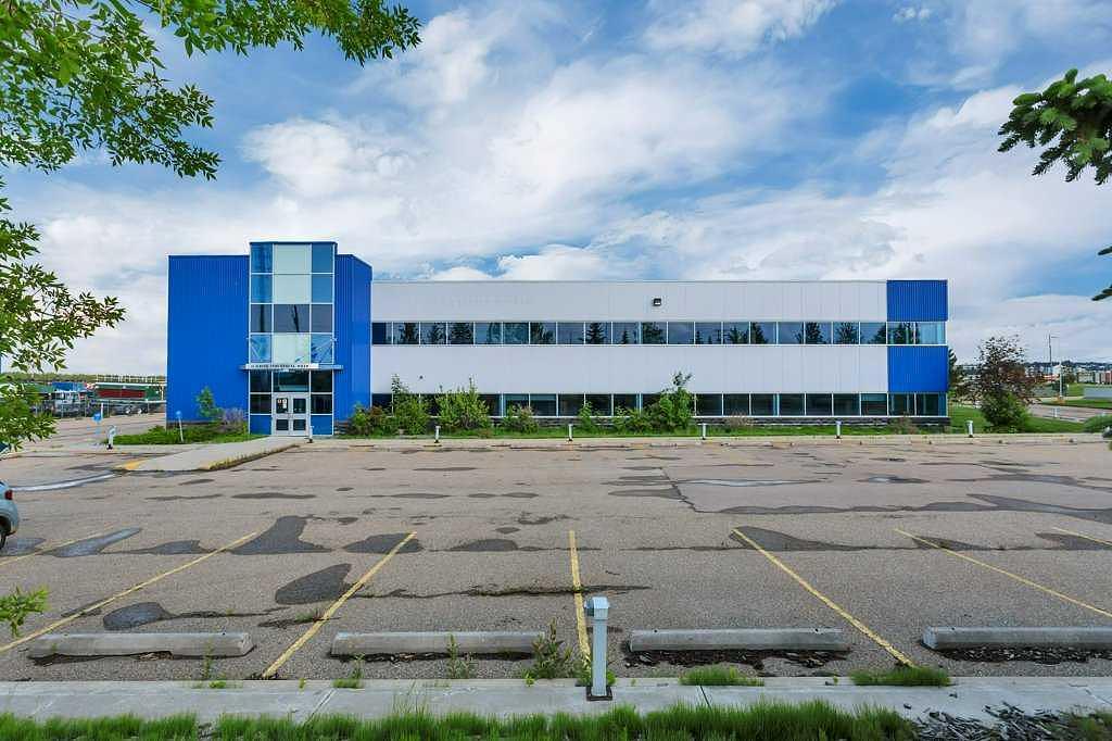 33 Schenk Industrial Road, Sylvan Lake, AB