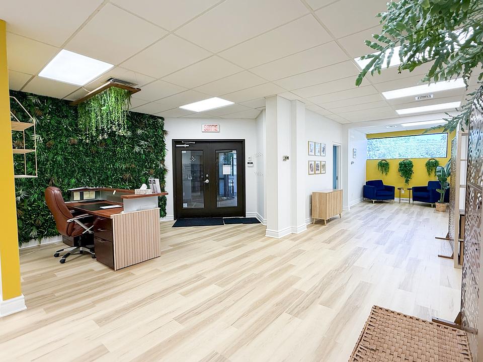 100 - 150 Boulevard de Montarville, Boucherville, QC
