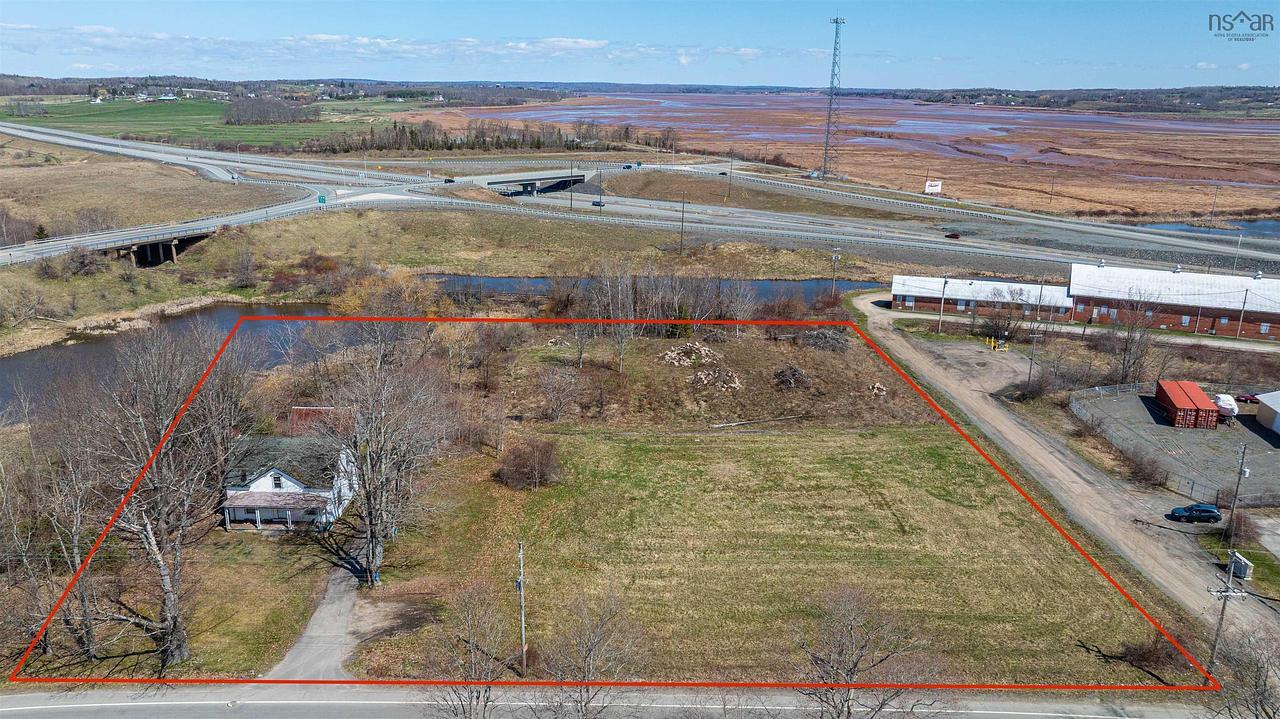 1981 Highway 1 Highway, Falmouth, NS