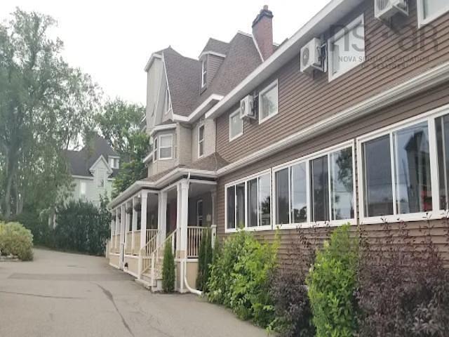 100 Kings Road, Sydney, NS