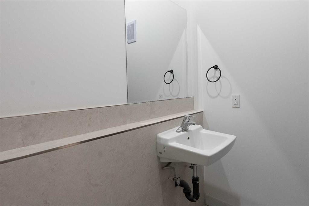 112 - 200 Alpine Meadows, Canmore, AB