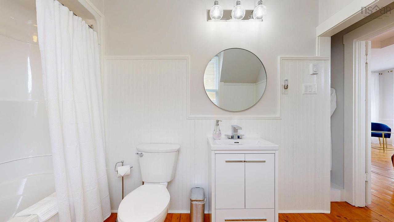 558 Main Street, Mahone Bay, NS