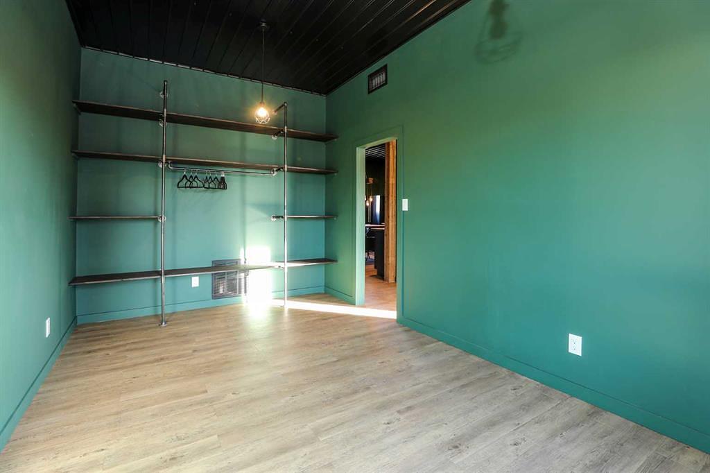 111 4 Avenue, Warner, AB