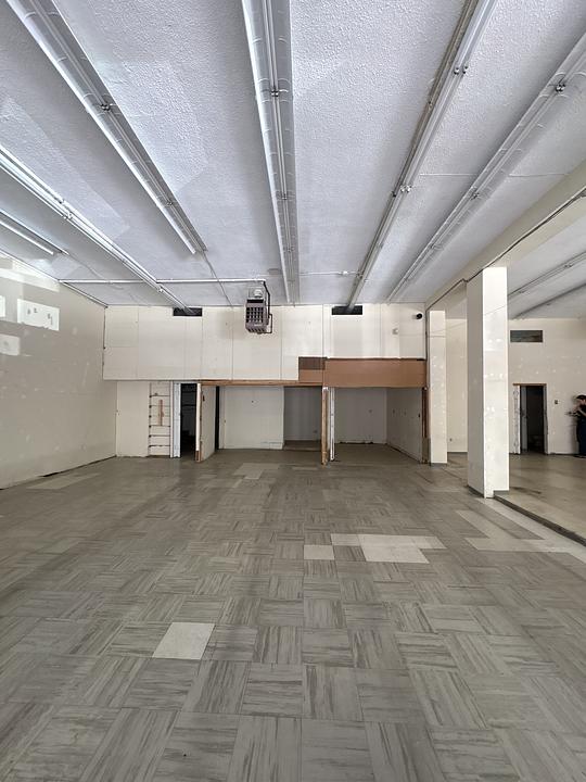 3287 West Broadway, Vancouver, BC