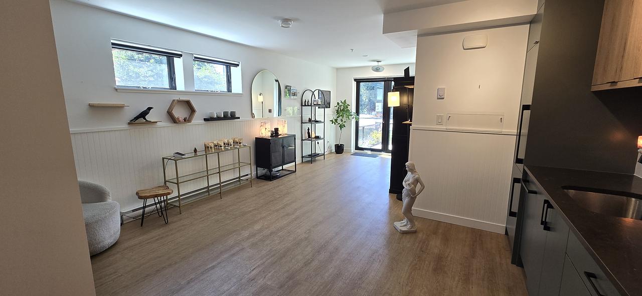 103 - 1015 Cook Street, Victoria, BC