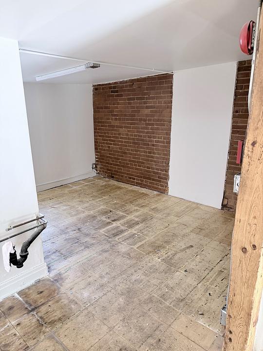 7 REAR - 531 Yonge St, Toronto, ON