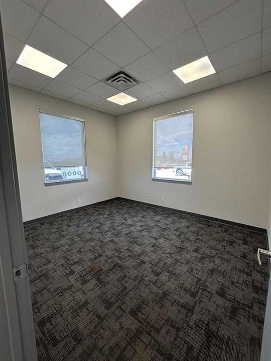 B - 1025 36 Street North, Lethbridge, AB