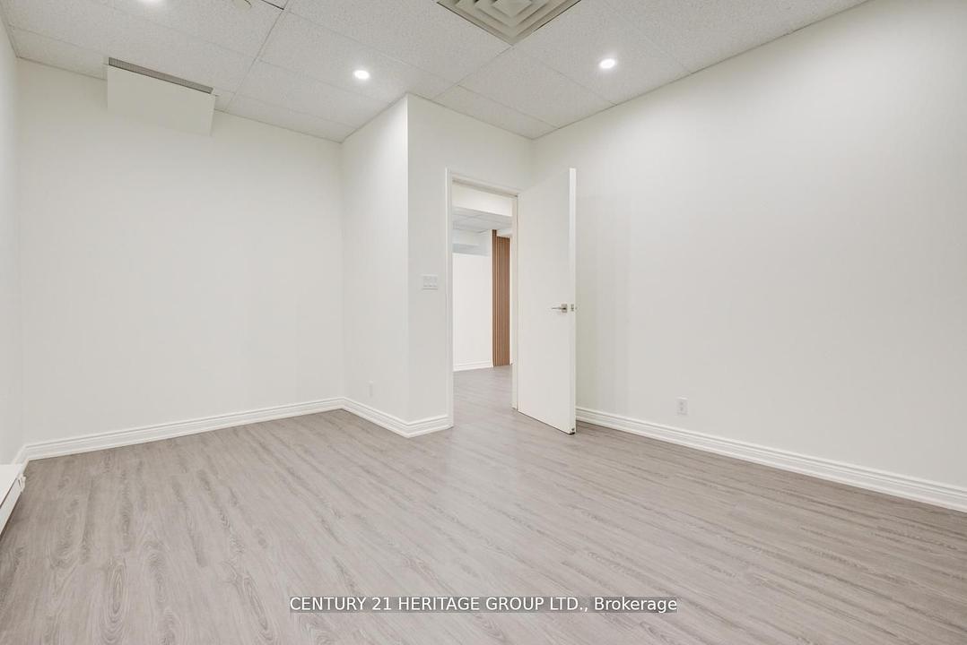 101 - 2900 Yonge Street, Toronto, ON
