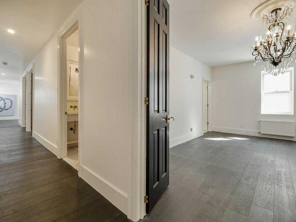 325 5 Street South, Lethbridge, AB