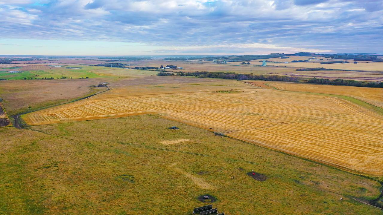 7520 C And East Trail, Innisfail, AB
