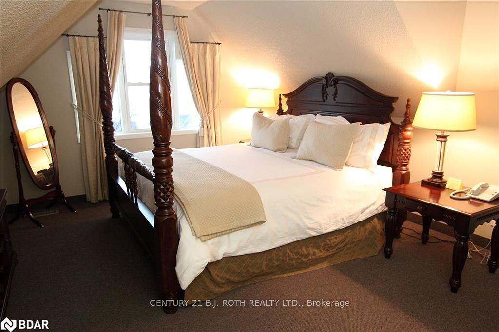 1 Berczy Street, Barrie, ON