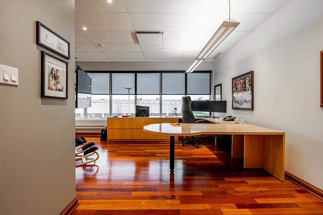 215 Avenue du Voyageur, Pointe-Claire, QC