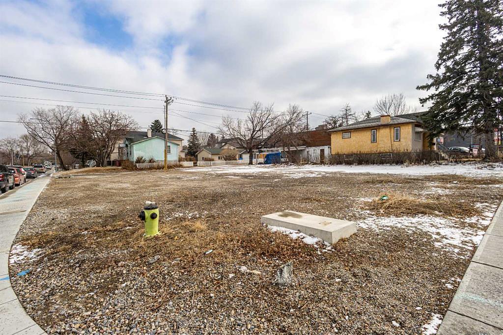 2620 Centre Street North, Calgary, AB