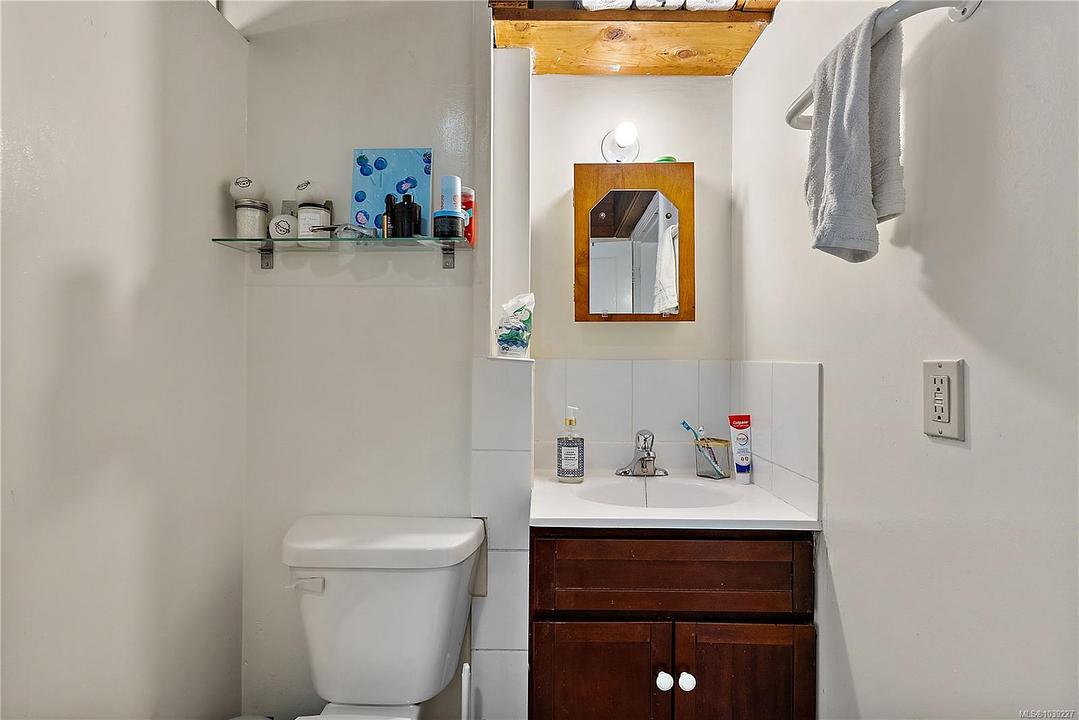 1736 Haultain Street, Victoria, BC