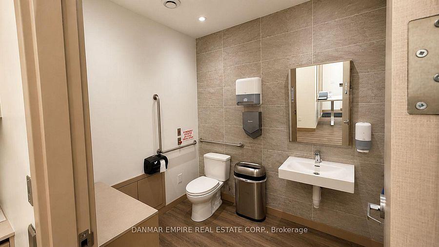 8 - 2165 Buckingham Rd, Oakville, ON
