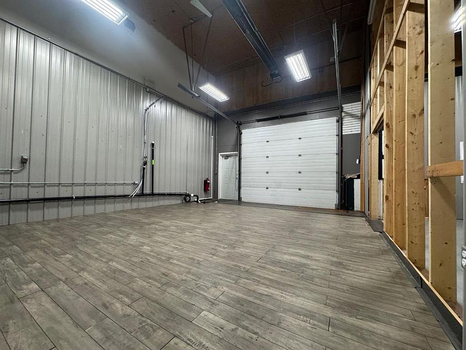 B - 6223 48 Avenue, Camrose, AB