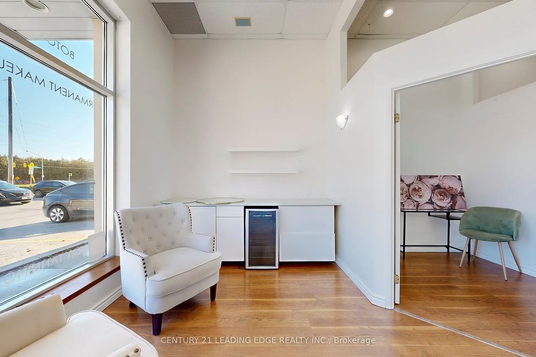 5 - 17080 Bathurst Street, Newmarket, ON