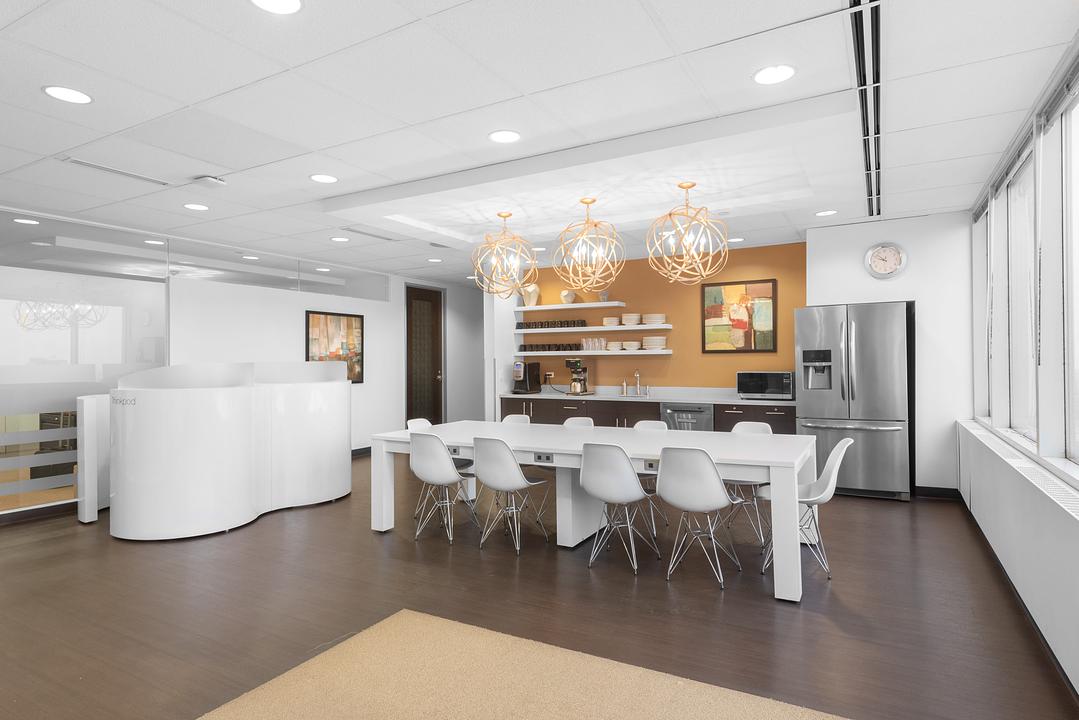 1400 - 90 Burnhamthorpe Road West, Mississauga, ON
