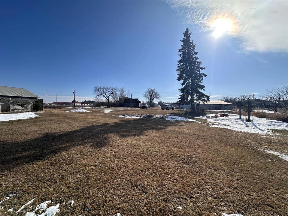 4902 50 Street, Grassland, AB