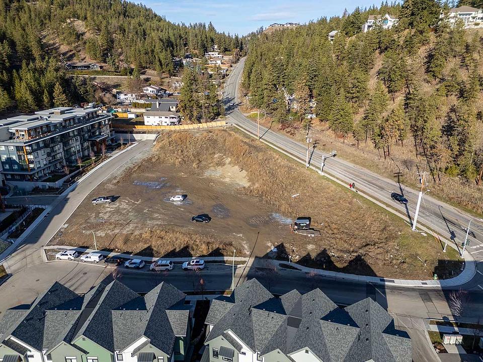 1402 Cara Glen Court, Kelowna, BC