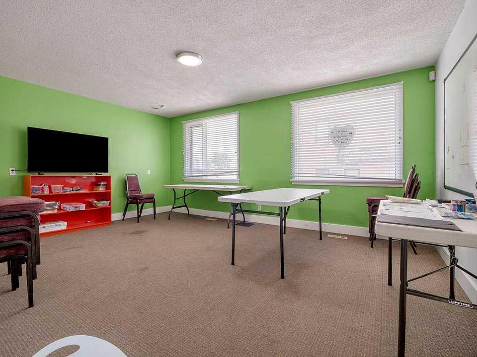 327 10 Street South, Lethbridge, AB