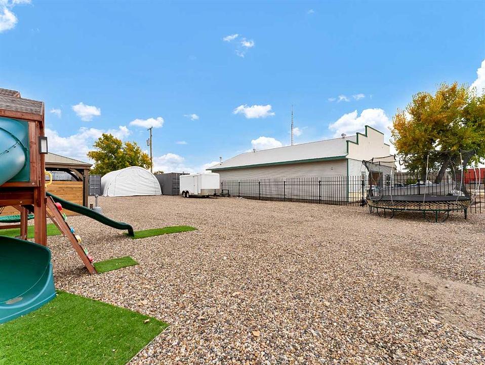 133 South Railway Avenue, Irvine, AB