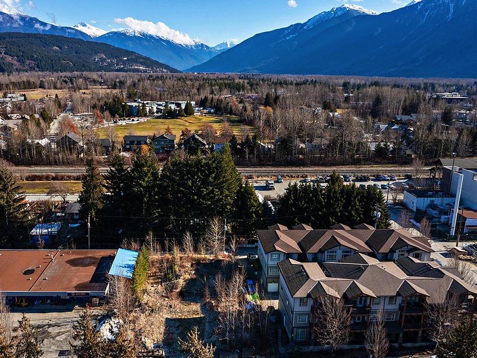 7454 Prospect Street, Pemberton, BC